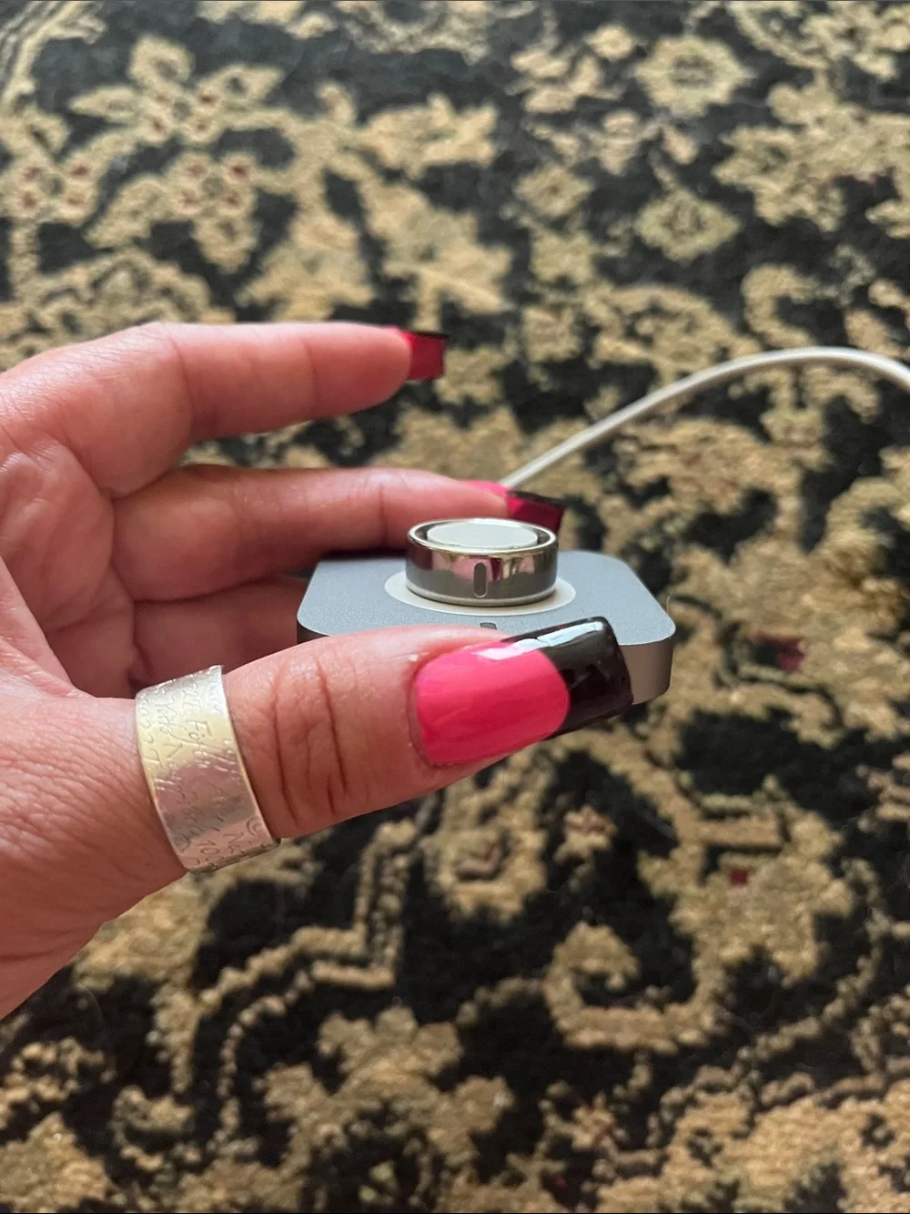 Oura Silver Ring  With Charging Dock with White Cable